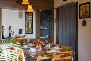 Villa Deluxe - balkong - utsikt mot bergen | Restauranger