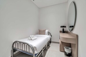 House - Free Housekeeping Visits During Your Stay - Stayshort - Fresh 2 Bedroom Apartment in JVC That Sleeps 5 (Dubai)