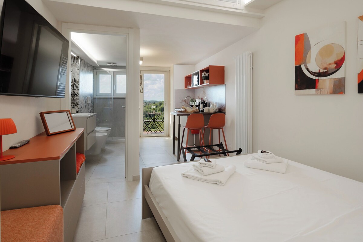 Studio | Free WiFi, individually furnished, bed sheets