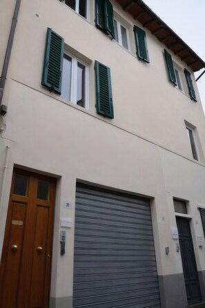 Mặt tiền nơi lưu trú