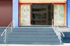 House | Meja sambut tetamu