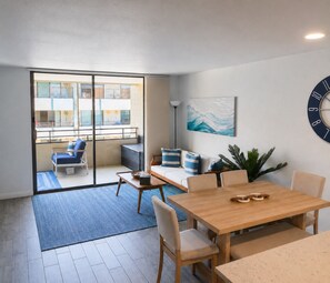 Interior - 🏖️Across from Magic Sands | Top Floor Condo w/ AC (Kailua Kona)