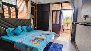 3 habitaciones, tabla de planchar con plancha, wifi y ropa de cama