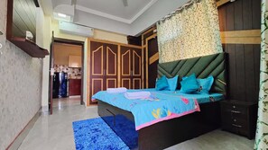 3 bedrooms, iron/ironing board, WiFi, bed sheets - 3BHK Homestay Near Ganga Ghat – Char Dham Base Haridwar (Haridwar)