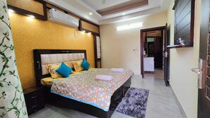 3 bedrooms, iron/ironing board, WiFi, bed sheets