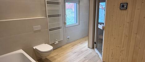 Dusche, Handtücher, Toilettenpapier