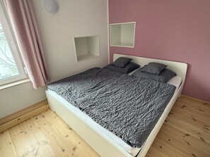 Internet, bed sheets - Active / cultural / nature vacation in vacation home with sauna (Muldestausee)