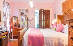 Room - Cliff Cottage Inn - Sarah Bernhardt King Jacuzzi Suite (Eureka Springs)