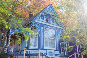 Exterior - Cliff Cottage Inn - Sarah Bernhardt King Jacuzzi Suite (Eureka Springs)