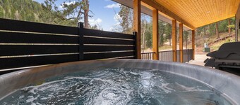 Cozy Single-Level Retreat Near Deadwood/Lead, Trails, w/ Hot Tub, Fireplace!