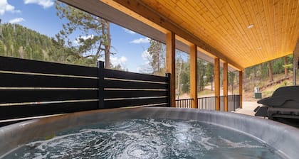 Cozy Single-Level Retreat Near Deadwood/Lead, Trails, w/ Hot Tub, Fireplace!