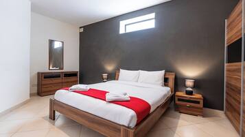 Iron/ironing board, free WiFi, bed sheets