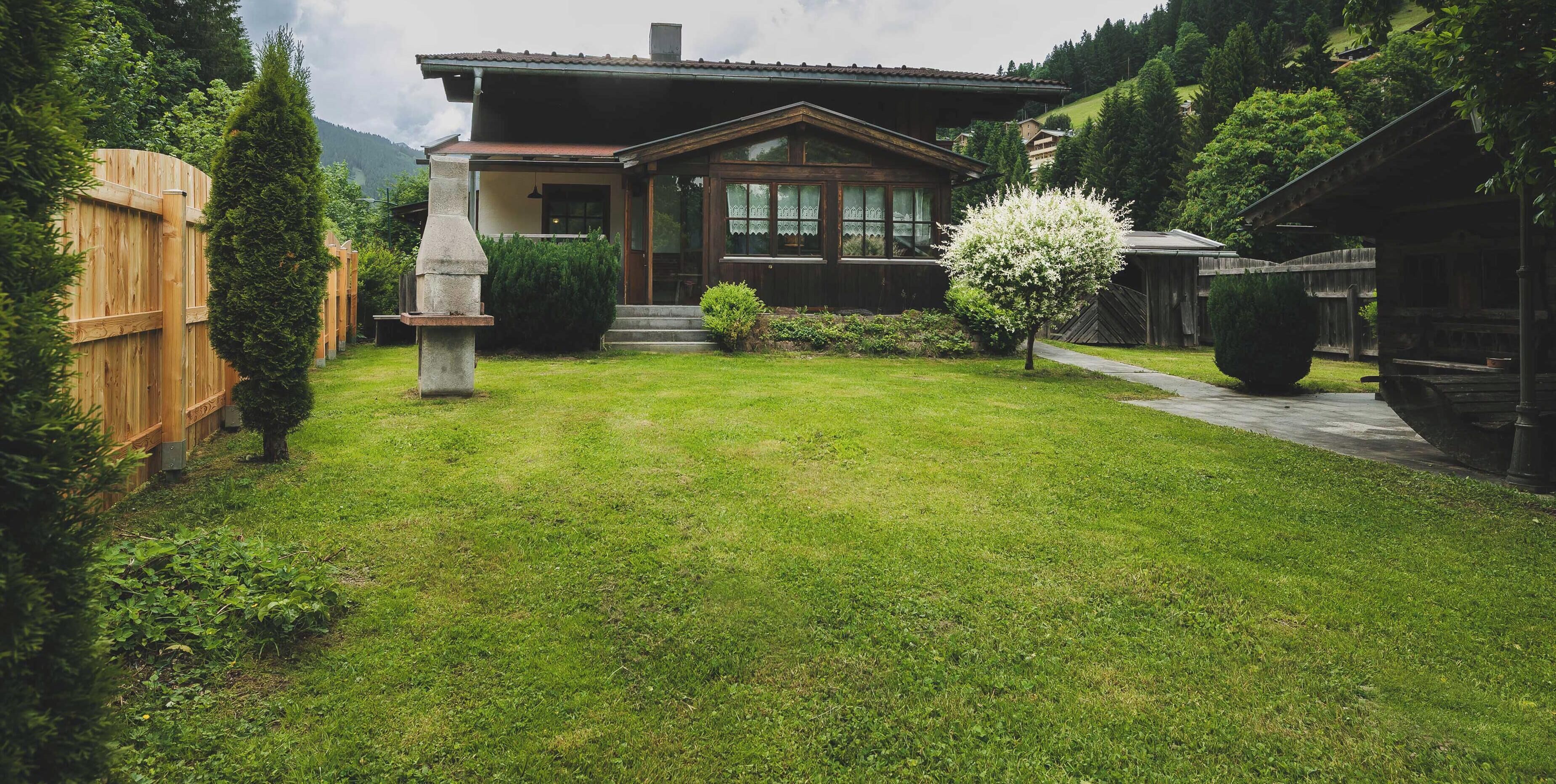 Chalet Deluxe, vue montagne | Enceinte de l’hébergement