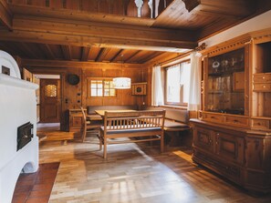 Deluxe Chalet, Mountain View | In-room dining - Landhaus Molly by we rent (Viehhofen)