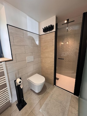 Shower, hair dryer, towels, toilet paper - Gite 16 pers Vue mer piscine et jacuzzi, Le Pouldu (Clohars-Carnoët)
