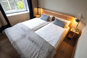 Room - Stylishly restored vacation apartment in the old Schweigen schoolhouse with garden. (Schweigen-Rechtenbach)