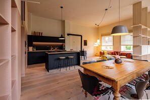 Dining - Stylishly restored vacation apartment in the old Schweigen schoolhouse with garden. (Schweigen-Rechtenbach)