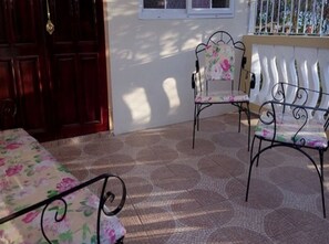 Habitació, 1 dormitori, fumadors, pati | Entrada de l'allotjament