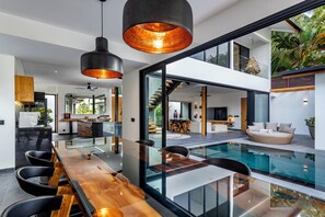 Villa, 3 Schlafzimmer, eigener Pool, Gartenblick | Speisen