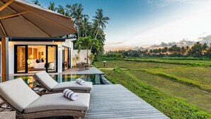 A modern villa with a pool, lounge chairs, and a view of a lush landscape. - Villa Balinese Elite Sanctuary (Ubud)