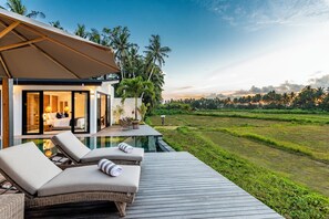 A modern villa with a pool, lounge chairs, and a view of a lush landscape. - Villa Balinese Elite Sanctuary (Ubud)