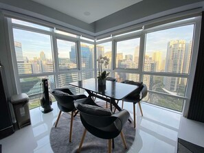 Dining - Hive Loft 2BR BGC w/ Free Parking + Skyline View (Taguig)