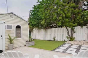 Terrace/patio - Stylish Private Cottage + Yard | Walk to Dining (Lake Worth Beach)