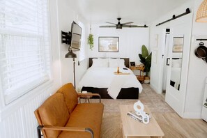 1 bedroom, iron/ironing board, WiFi, bed sheets - Stylish Private Cottage + Yard | Walk to Dining (Lake Worth Beach)