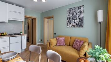 Superior Apartment, City View | Living area | 40-inch TV with cable channels