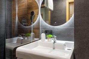 ซูพีเรียอพาร์ทเมนท์, วิวเมือง | ห้องน้ำ