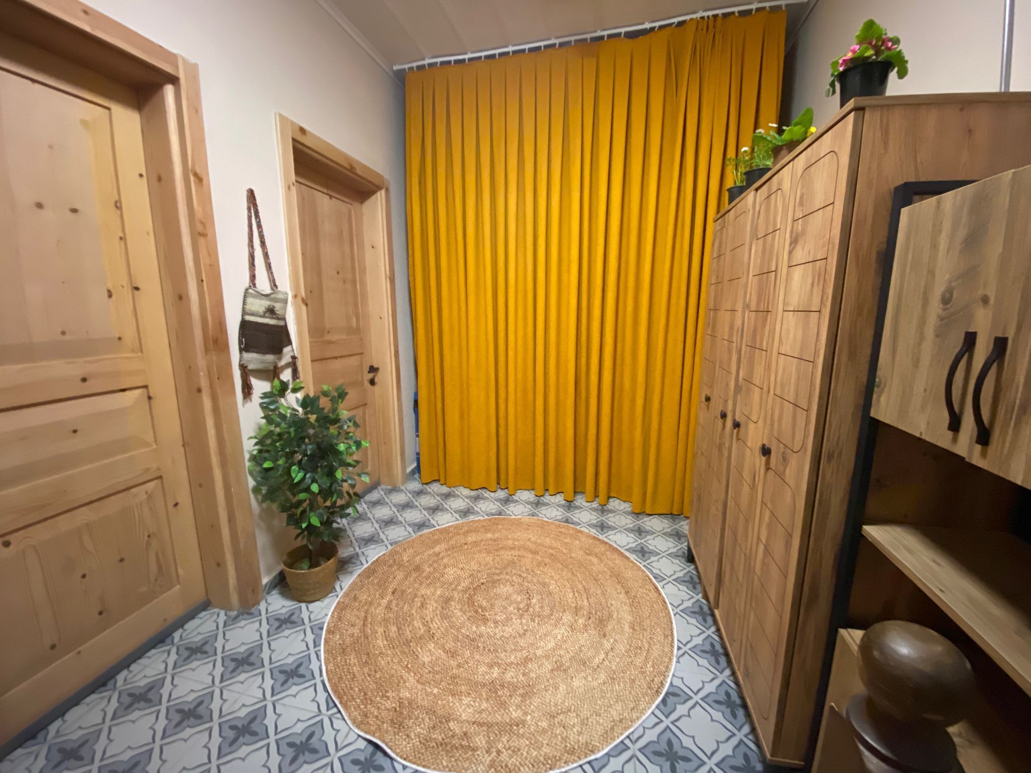 المنشأة من الداخل