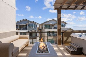 Terrace/patio - The Pearl Lagoon: Desert Color Lagoon + Beaches (St. George)