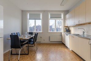 Fridge, microwave, oven, stovetop - Functional and Spacious Apartment in Kopparberg (Kopparberg)