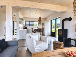 Fernseher, Kamin, Tischtennisplatte