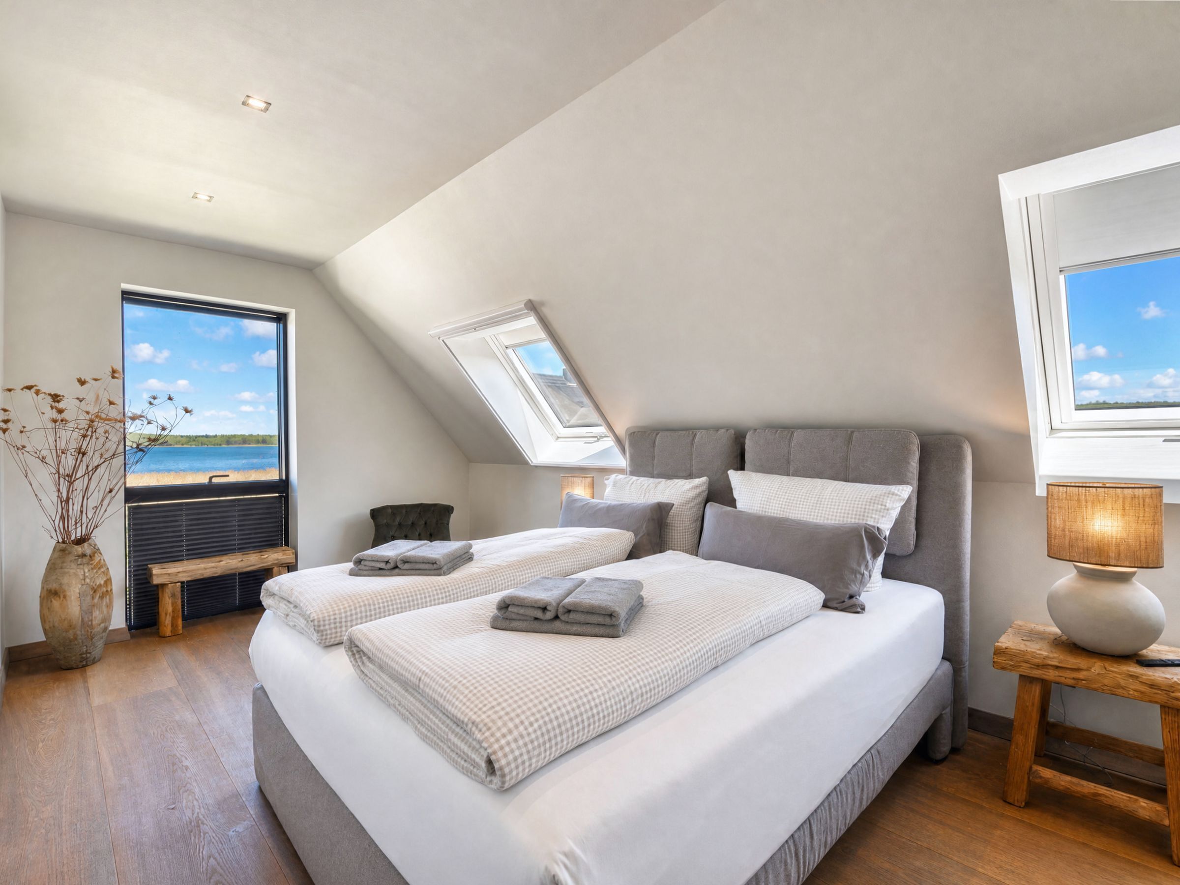 3 bedrooms, travel cot, free WiFi, bed sheets