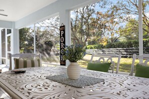 Outdoor dining - Charming 3-bedroom house in the heart The Villages (The Villages)