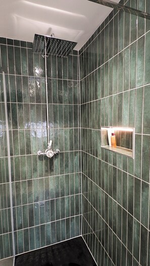 Handtücher, Seife, Toilettenpapier