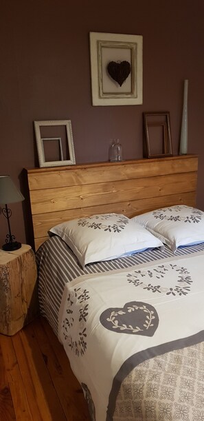 Room - Vrbo Property (Thollon-les-Mémises)