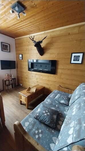 Living area - Vrbo Property (Thollon-les-Mémises)