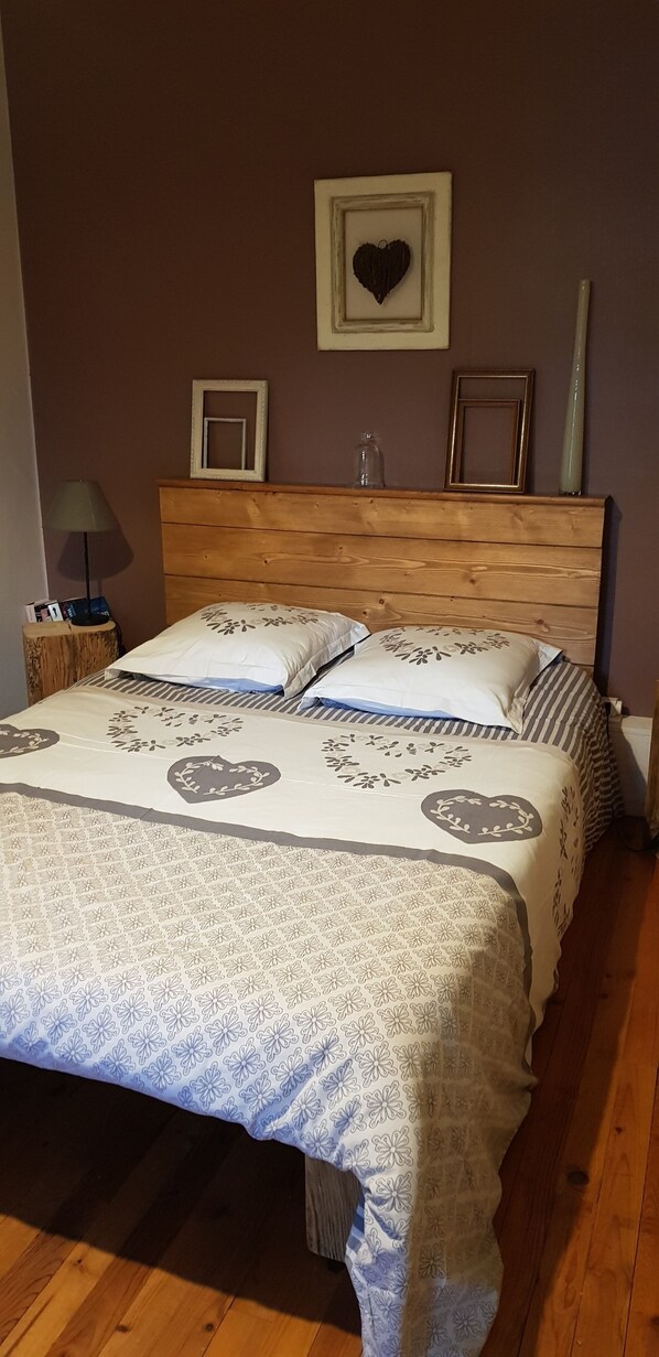 Room - Vrbo Property (Thollon-les-Mémises)