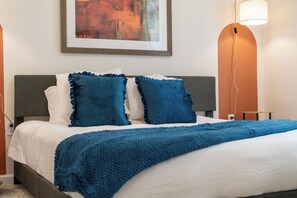 Interior - Riviere Apartments King Bed Suite & Pool & Gym & Pet Friendly & Near Epic Universe (Orlando)