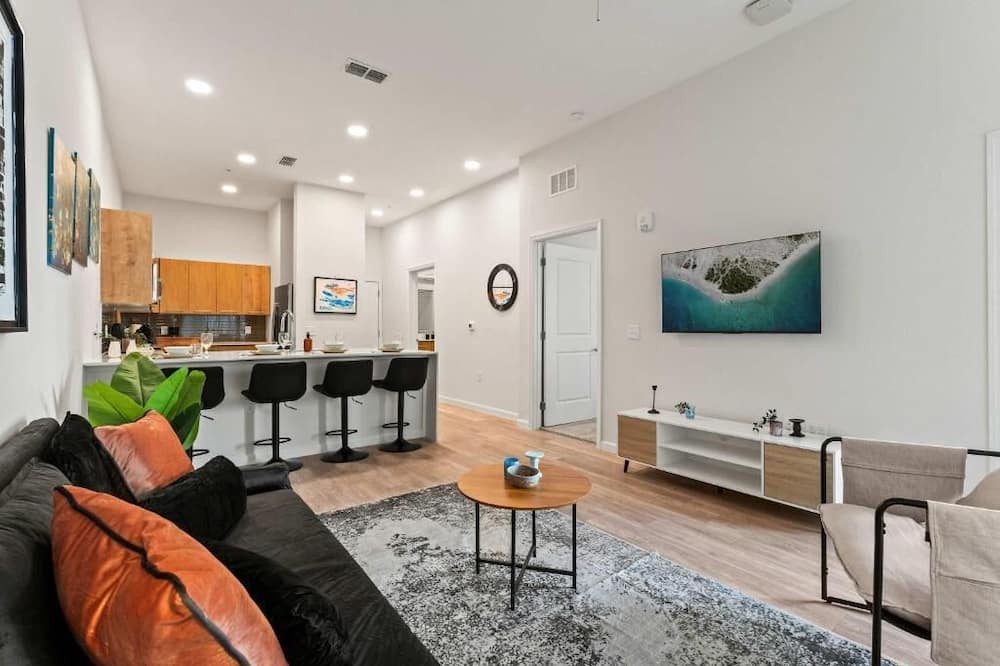 Riviere Apartments King Bed Suite & Pool & Gym & Pet Friendly & Near Epic Universe