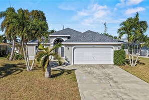 Exterior - 3/2.5 heated pool house in Cape Coral, family-friendly, dog-considered (Cape Coral)