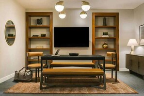 Room - Plymouth Collection 4BD 3BA With Rooftop Lobby (Chicago)