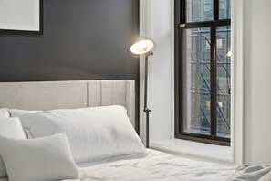 Apartment - Plymouth Collection 4BD 3BA With Rooftop Lobby (Chicago)