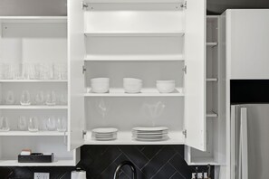 Apartment - Plymouth Collection 4BD 3BA With Rooftop Lobby (Chicago)