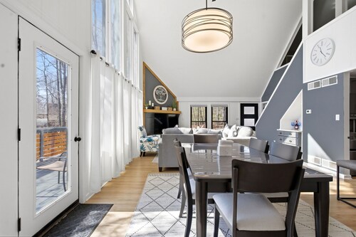 Wildlife Chalet with Mtn Views Near Sleepy Creek