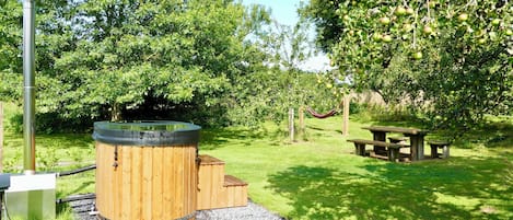 Tina de hidromasaje al aire libre