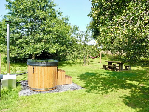 Character cottage with hot tub set in the stunning Llandeilo countryside.