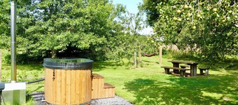 Character cottage with hot tub set in the stunning Llandeilo countryside.